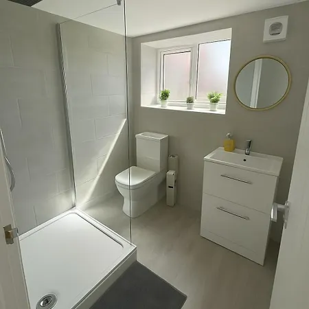 Kehoe'S Pad Near Etihad Stadium & Coop Live Arena Sleeps 4-3